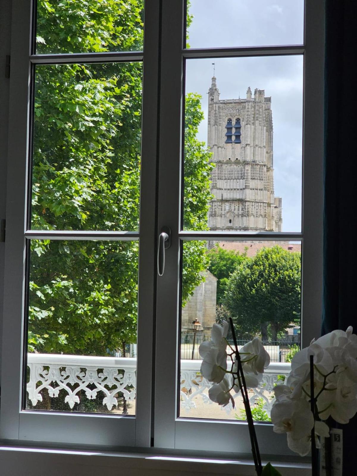 Aux'Cerfs - A Deux Pas De L'Abbaye Apartment Auxerre Bagian luar foto